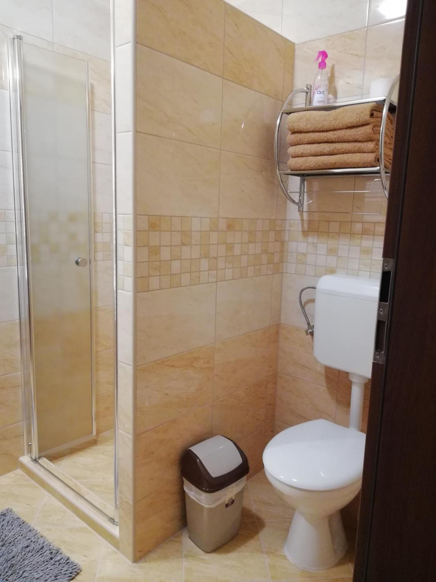 Imola Es Andrea Apartmanhaz 3 ハイデゥソボスロー エクステリア 写真