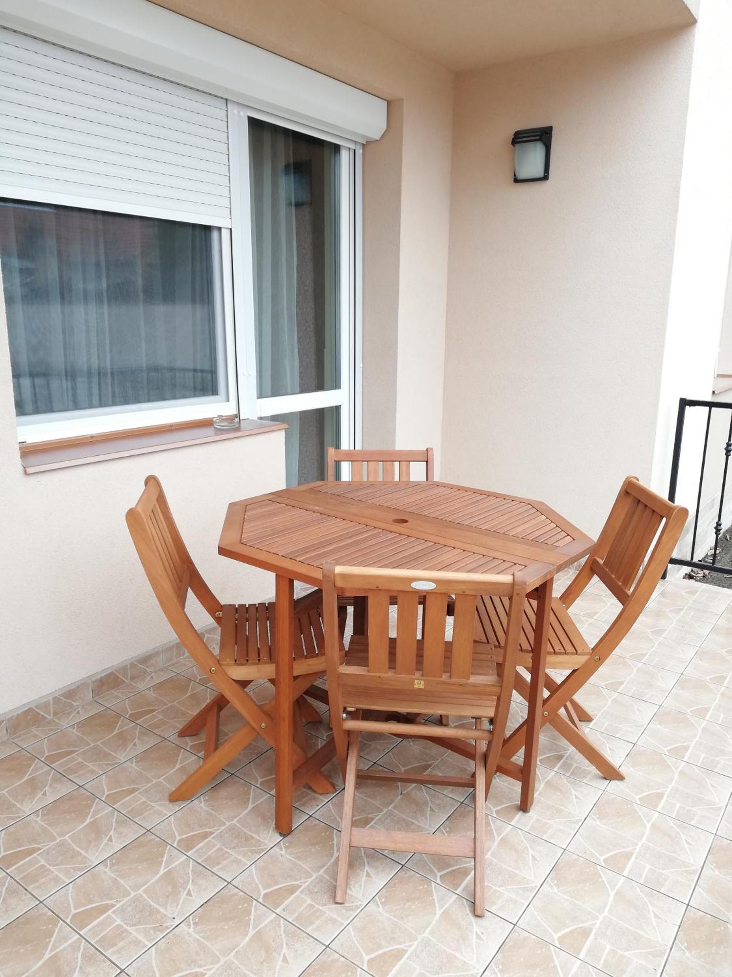 Imola Es Andrea Apartmanhaz 3 ハイデゥソボスロー エクステリア 写真
