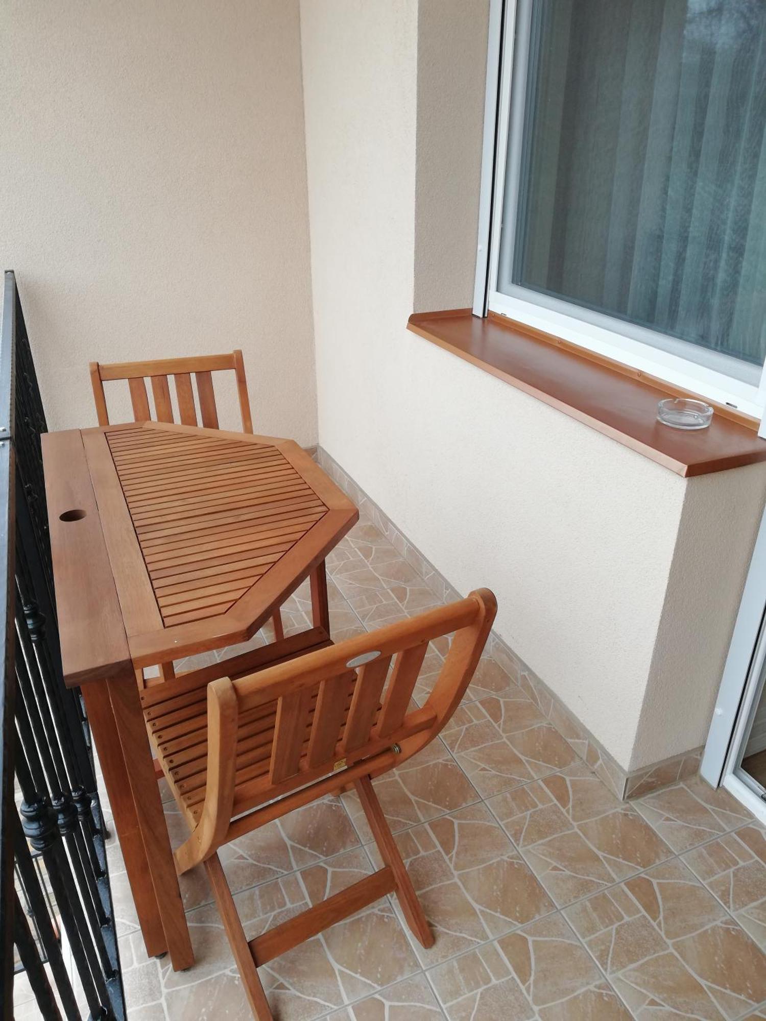 Imola Es Andrea Apartmanhaz 3 ハイデゥソボスロー エクステリア 写真