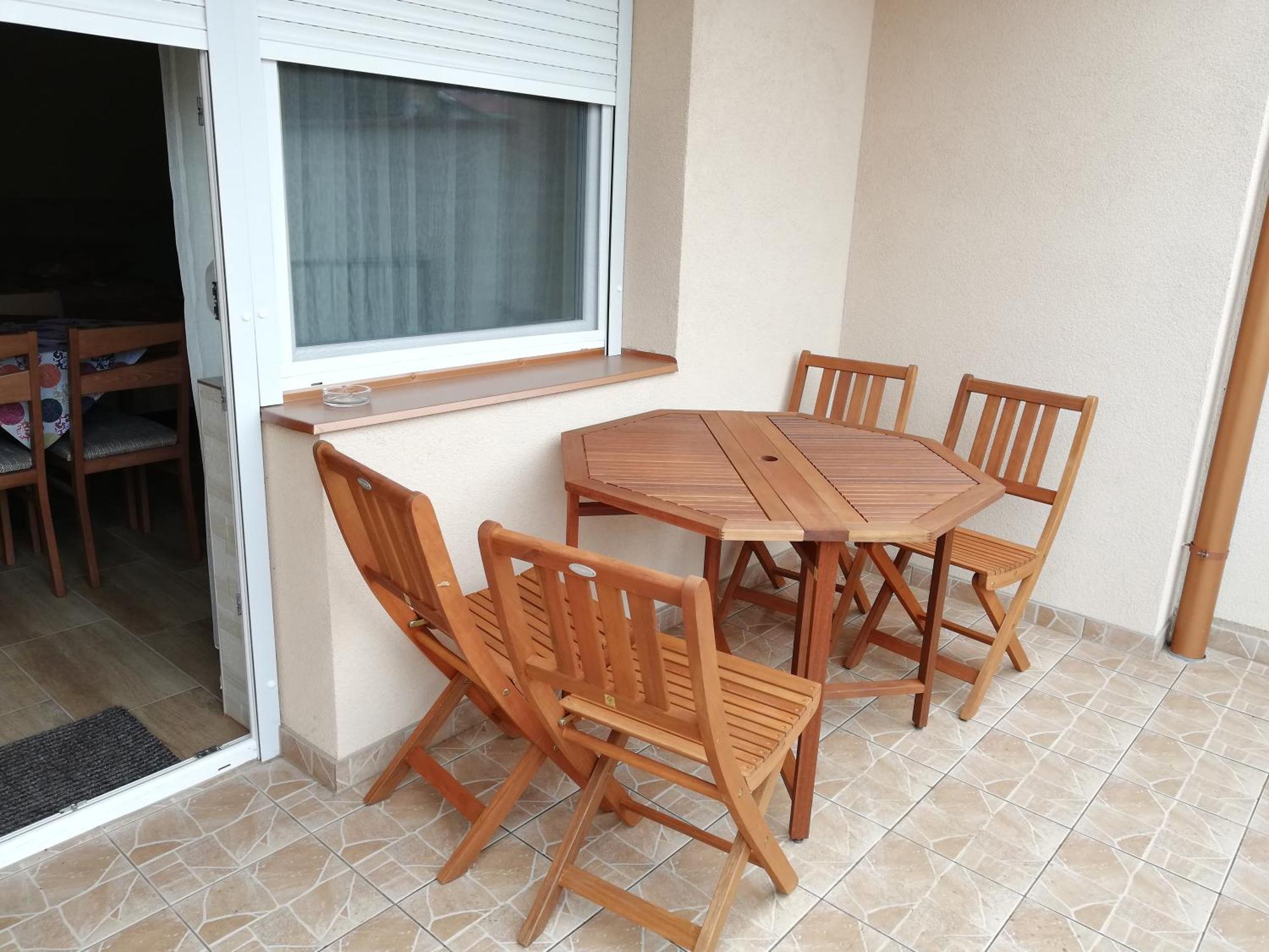 Imola Es Andrea Apartmanhaz 3 ハイデゥソボスロー エクステリア 写真