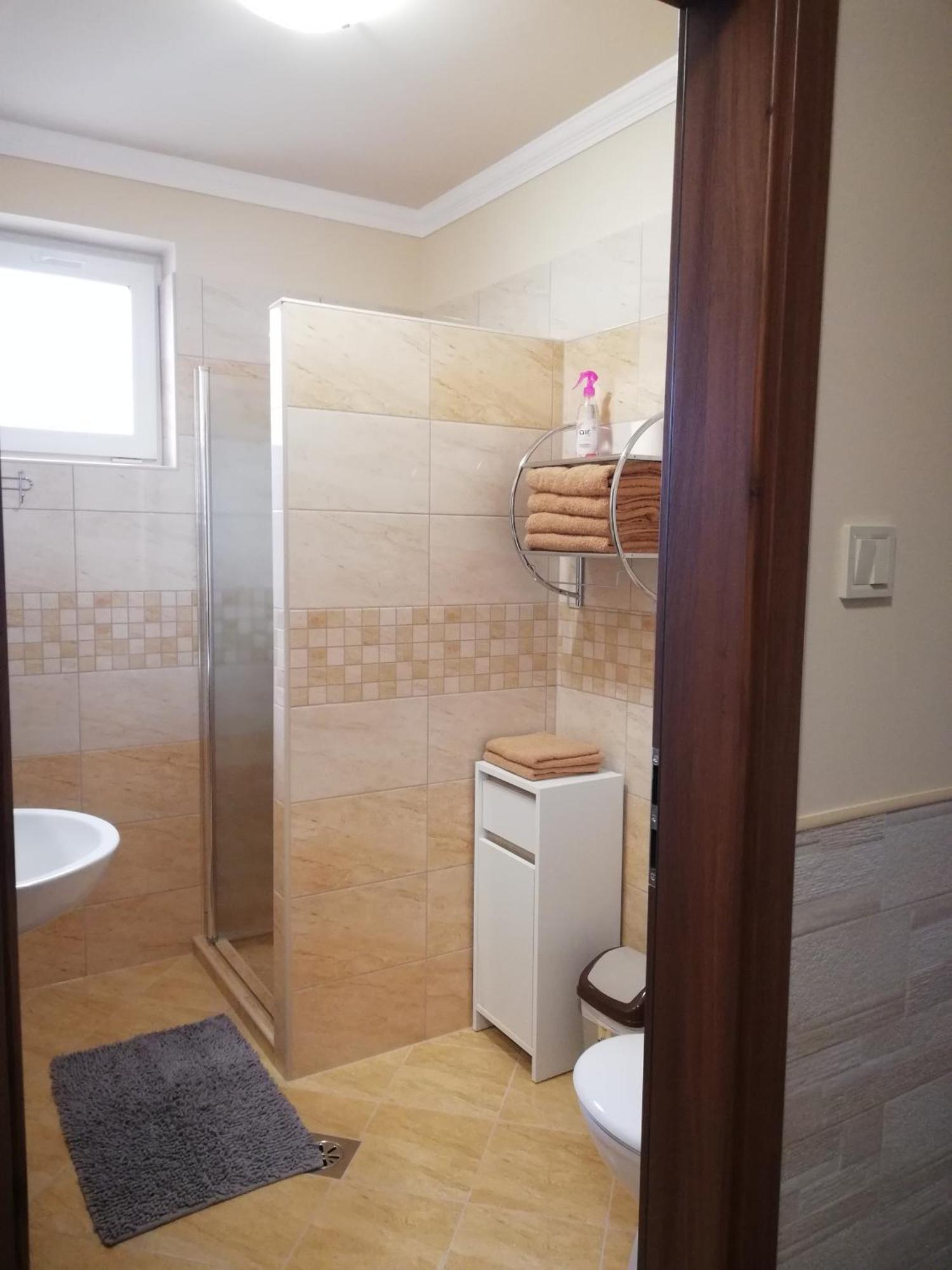 Imola Es Andrea Apartmanhaz 3 ハイデゥソボスロー エクステリア 写真