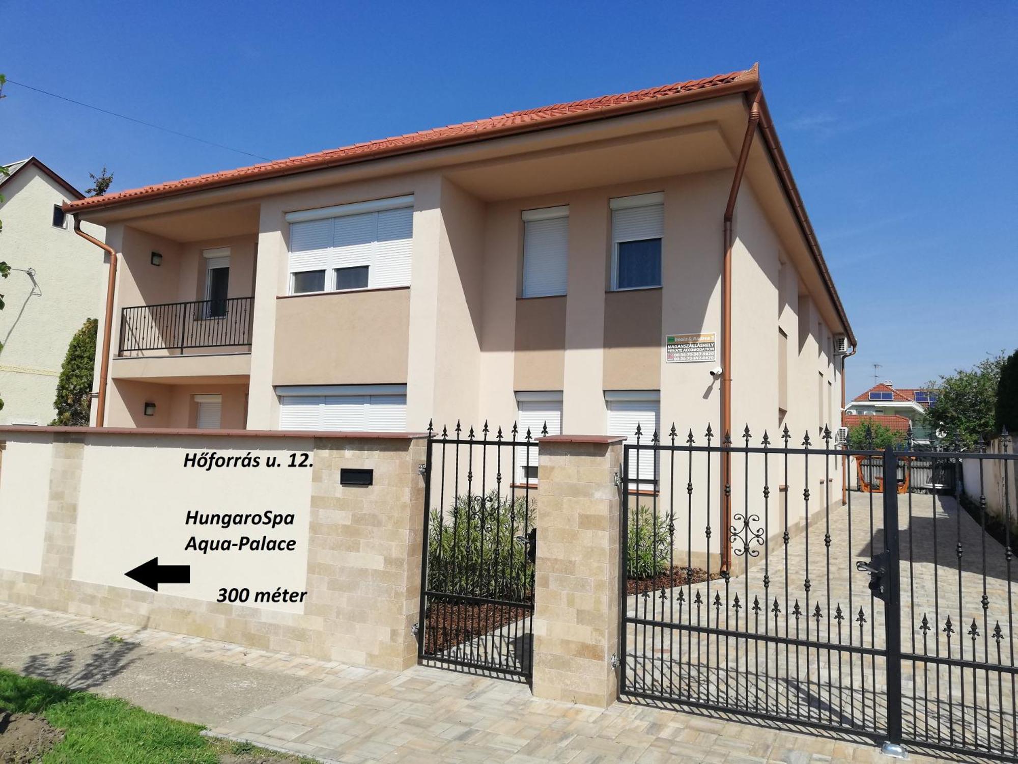 Imola Es Andrea Apartmanhaz 3 ハイデゥソボスロー エクステリア 写真